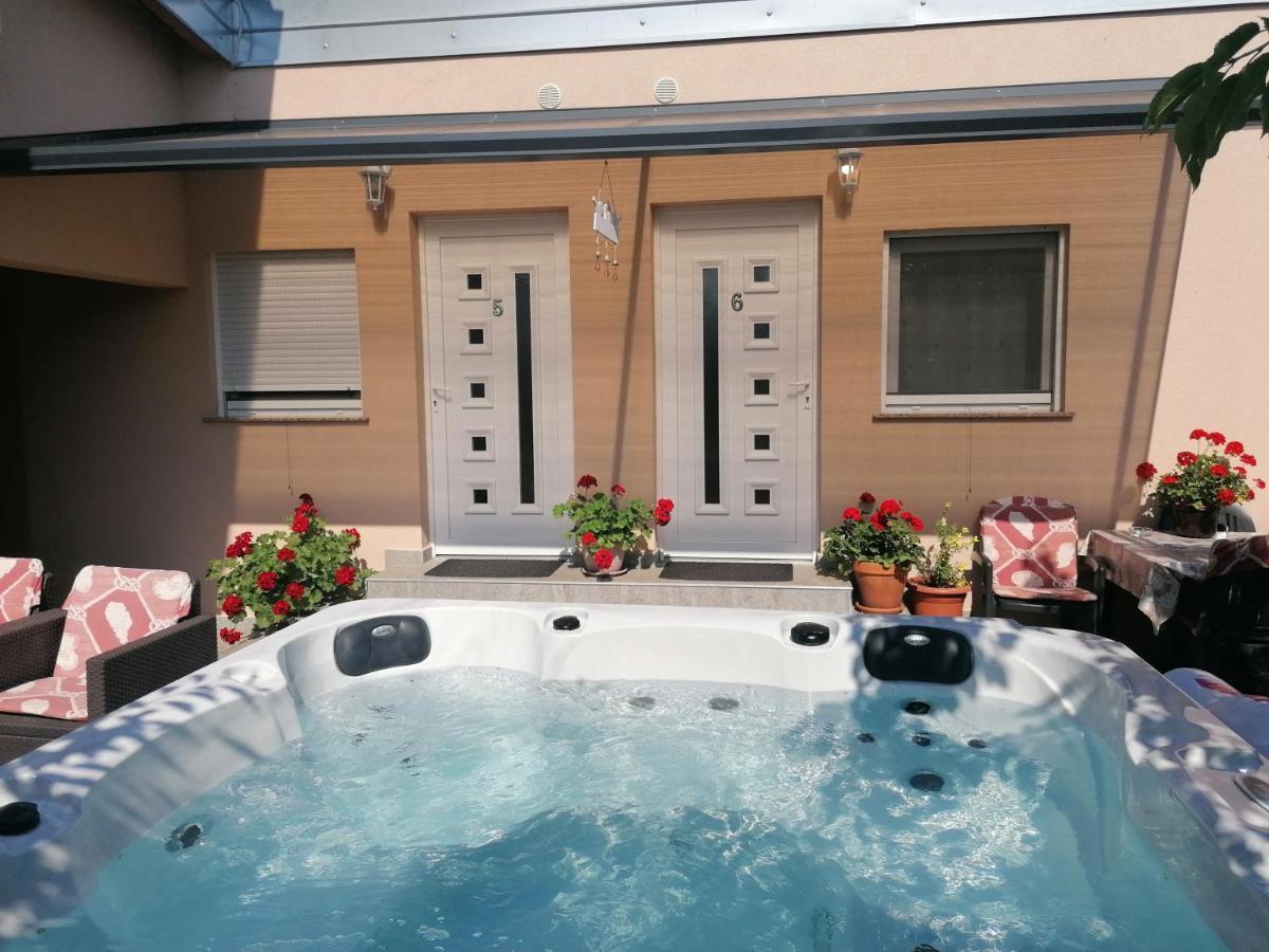 Rooms Katarina Kadumi Екстер'єр фото